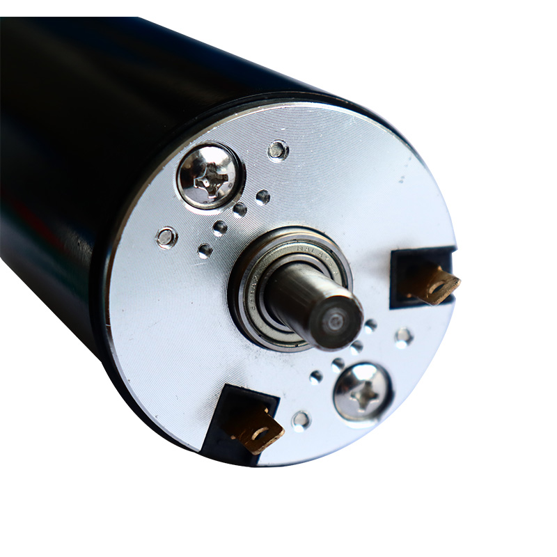50 mm enosmerni motor s karbonsko krtačo